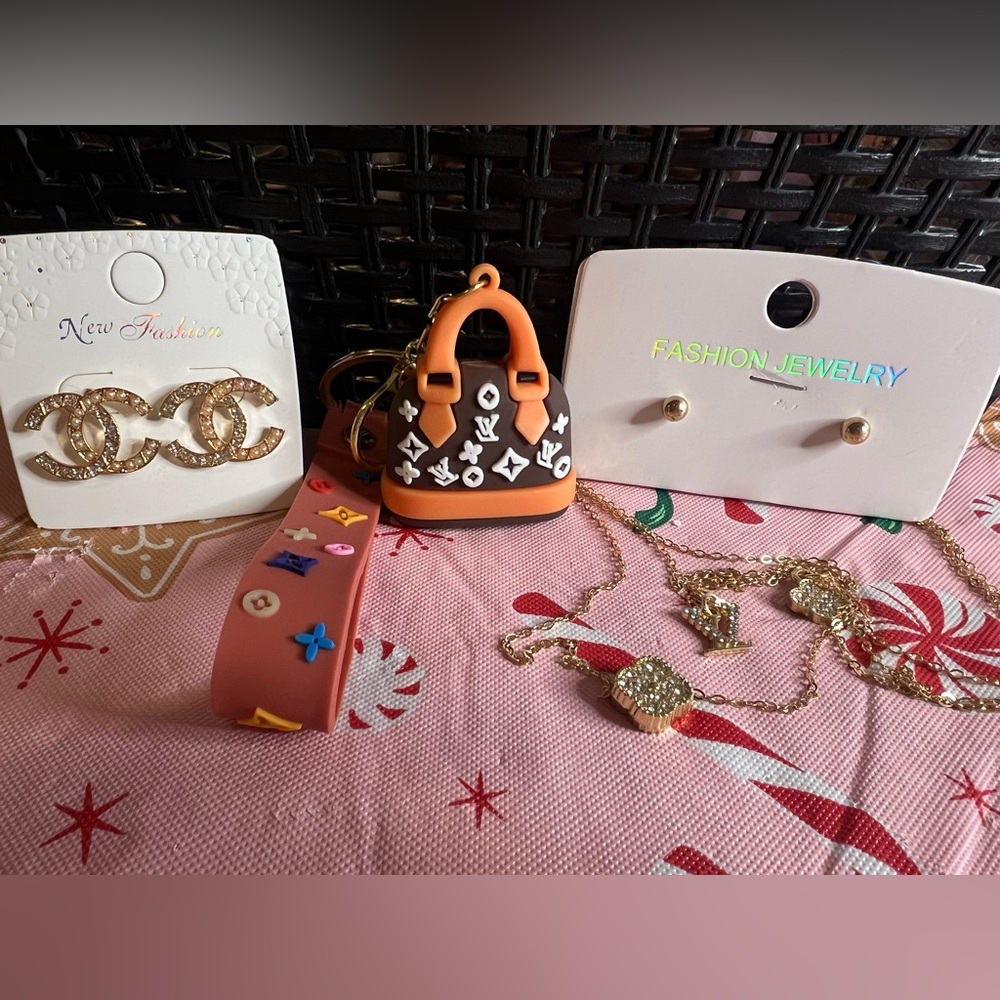 Inspired fashion bundle ! ❤️